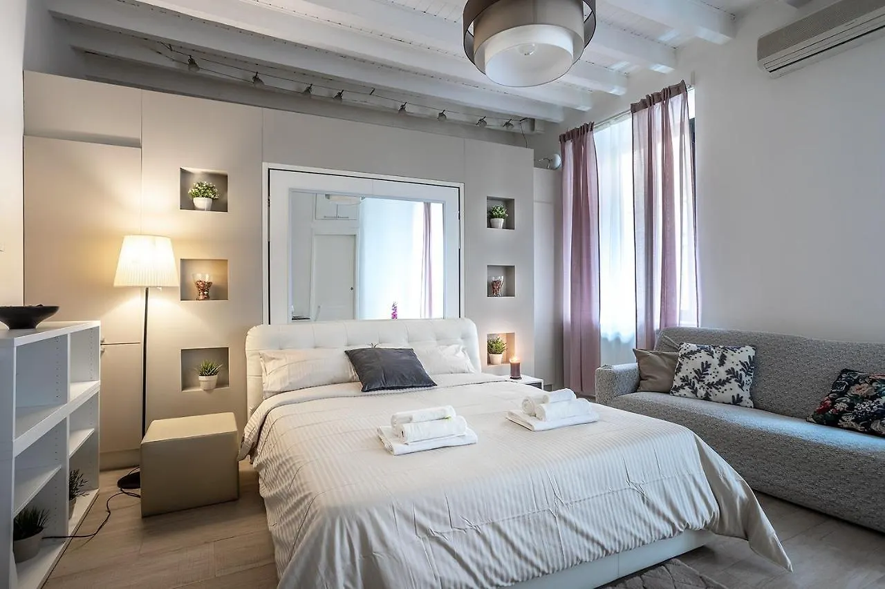 Suite 13 Centrale Stazione Milano 0*, מילאנו